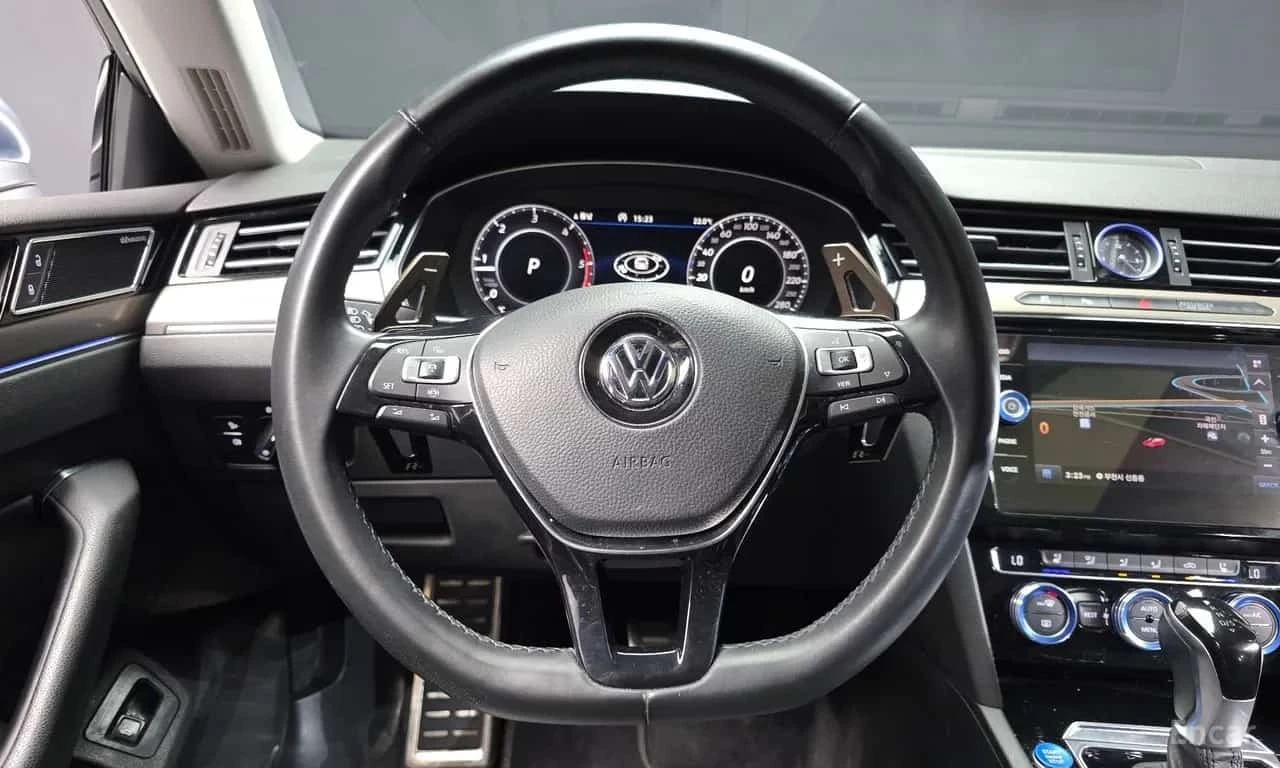 VW Arteon Prestige * Обдухване * Keyless * 360 * , снимка 13 - Автомобили и джипове - 56199145