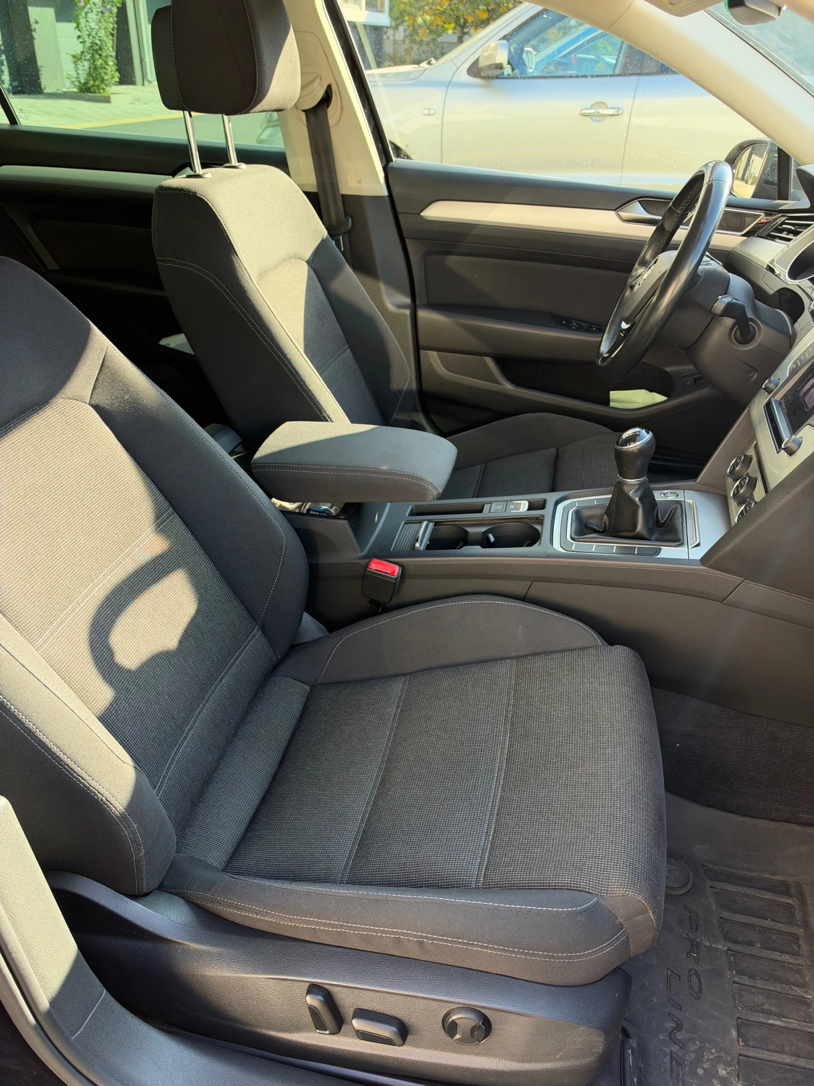 VW Passat 2.0TDI, снимка 9 - Автомобили и джипове - 56336808