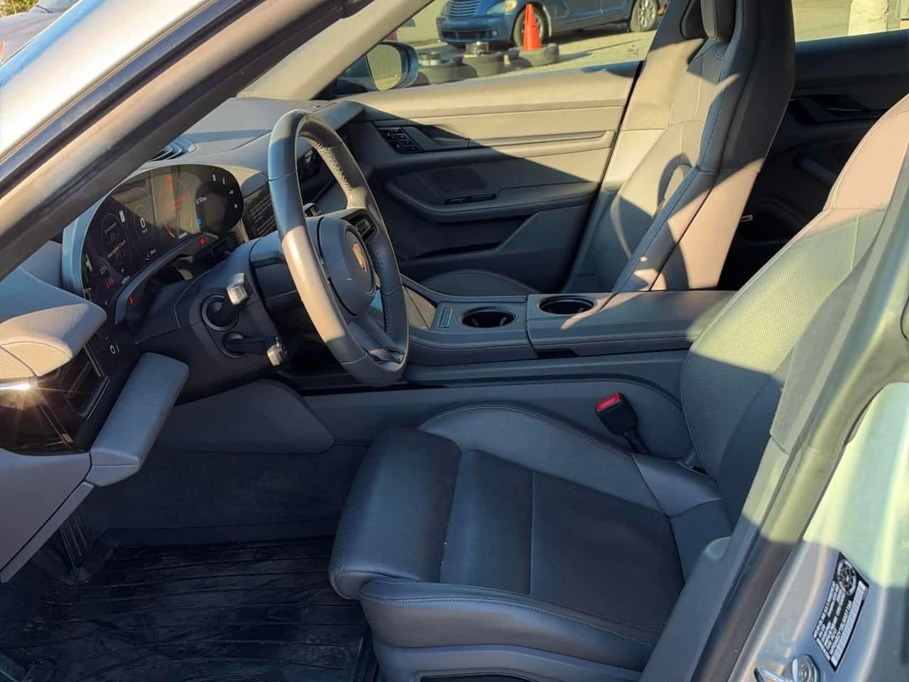 Porsche Taycan 4S  CARFAX, снимка 5 - Автомобили и джипове - 56702701