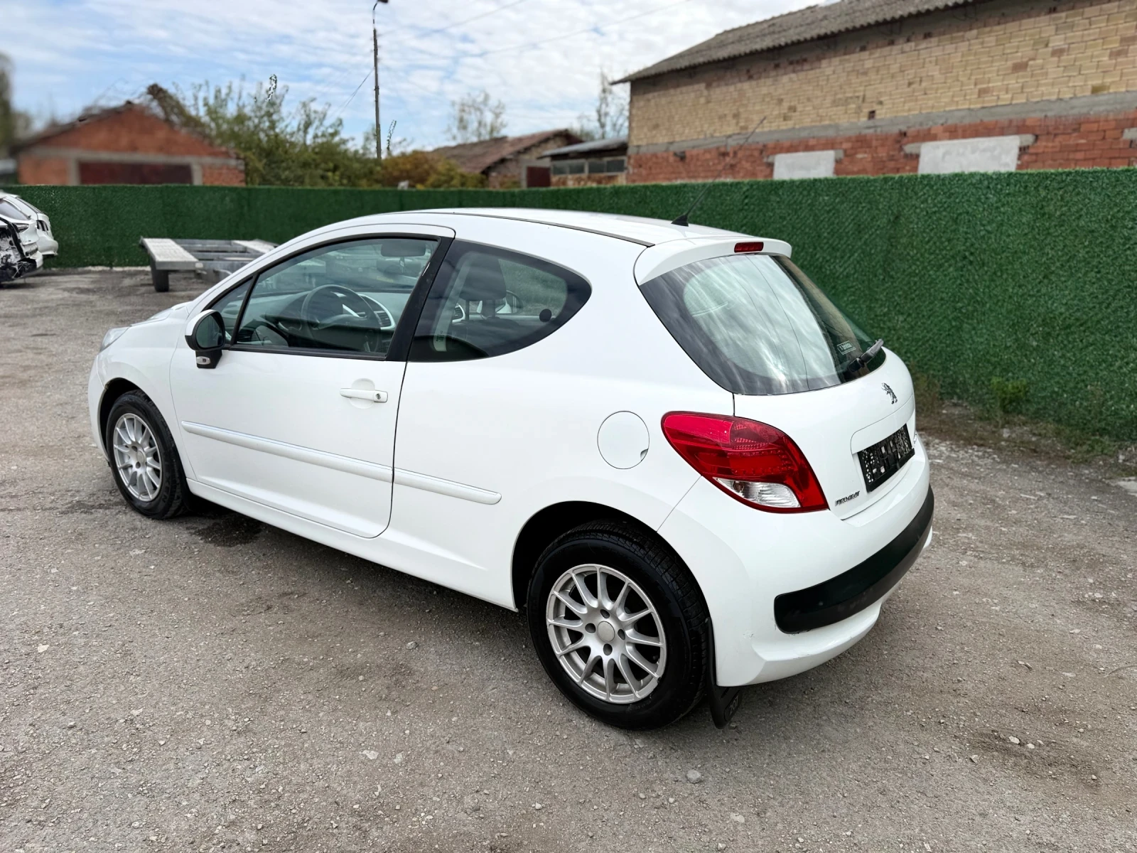 Peugeot 207 1.4 75кс, снимка 6 - Автомобили и джипове - 56740931