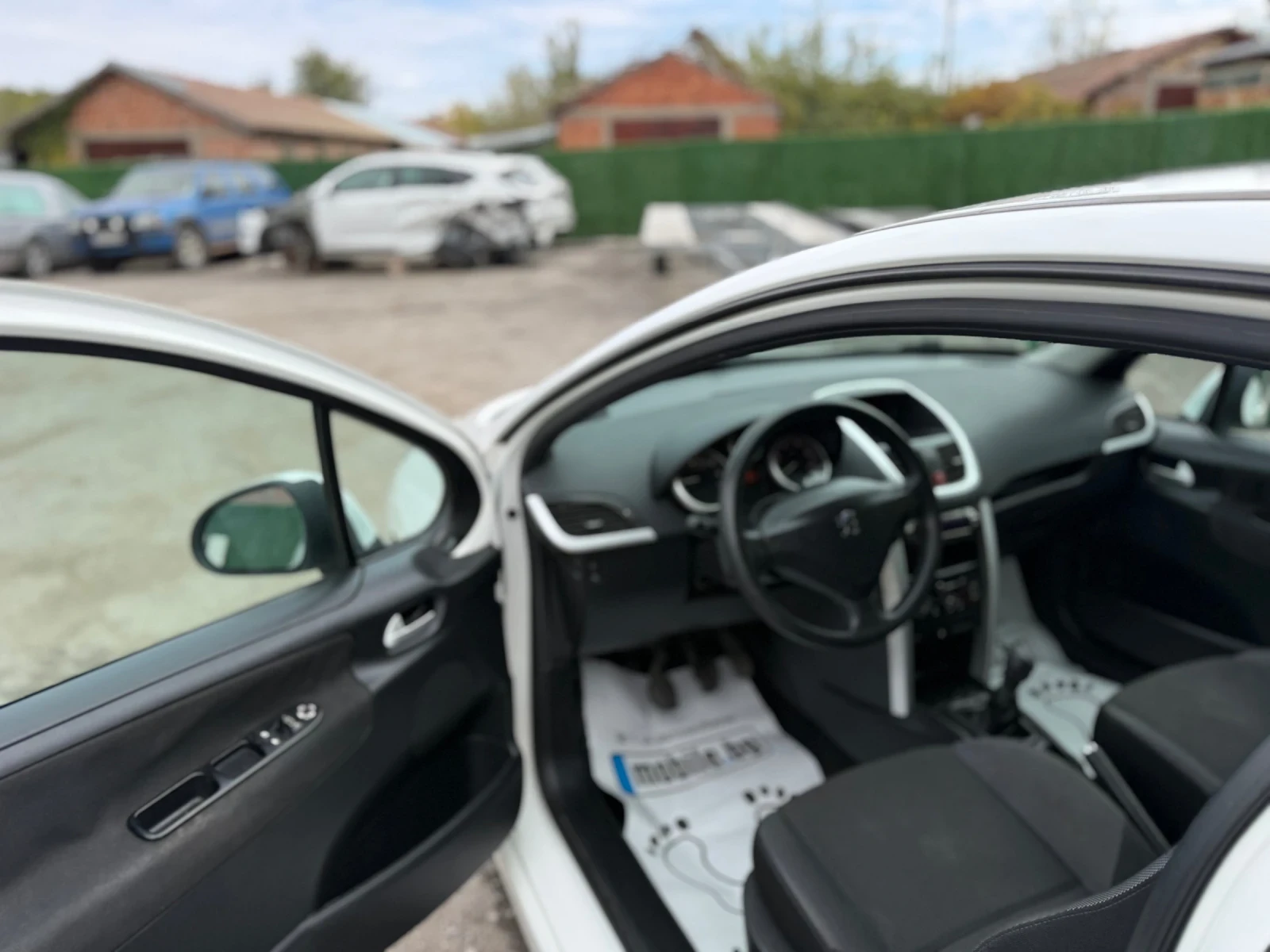 Peugeot 207 1.4 75кс, снимка 8 - Автомобили и джипове - 56740931