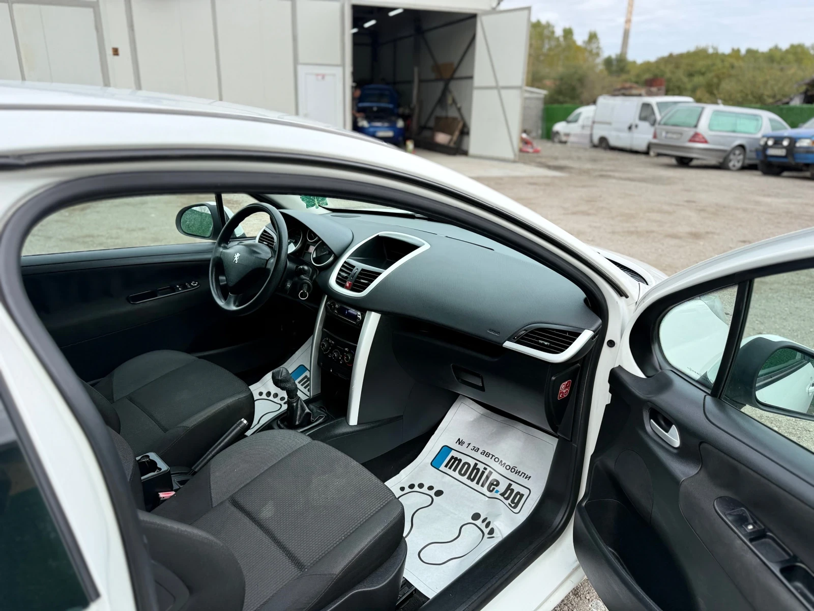 Peugeot 207 1.4 75кс, снимка 10 - Автомобили и джипове - 56740931