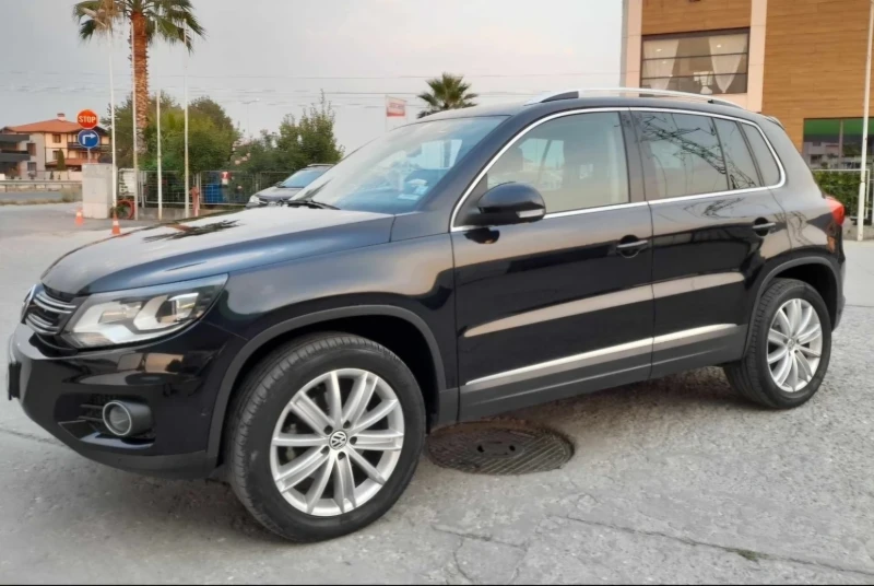 VW Tiguan Джип, снимка 4 - Автомобили и джипове - 47498578