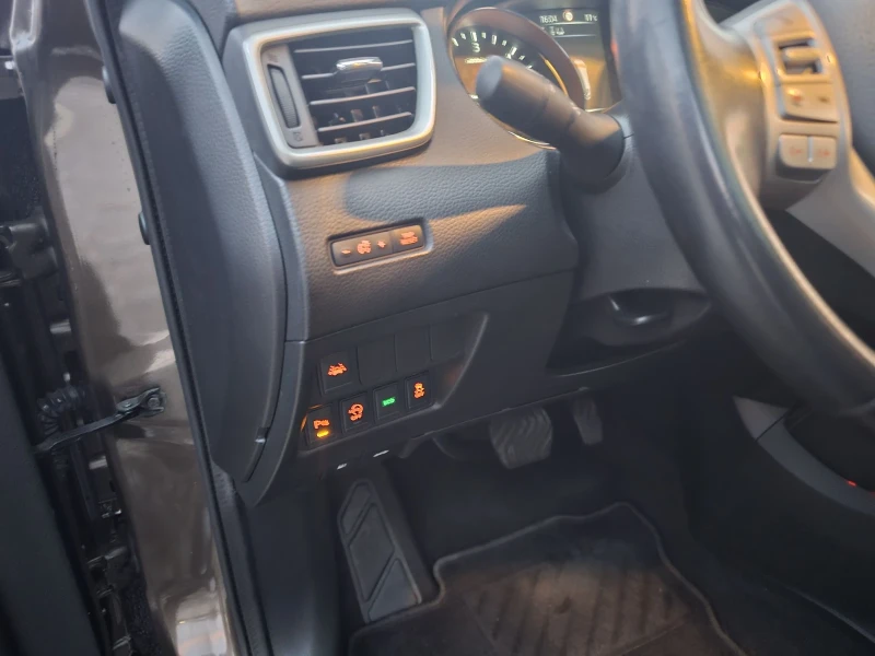 Nissan Qashqai 360 топ, снимка 7 - Автомобили и джипове - 52453270