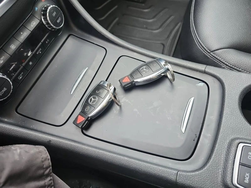 Mercedes-Benz GLA 250 * CARFAX * ФИНАНСИРАНЕ , снимка 8 - Автомобили и джипове - 53115554