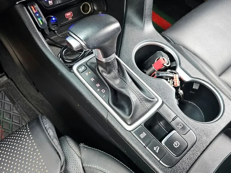 Kia Sportage The Bold Diesel 1.6 2Wd Prestige, снимка 9 - Автомобили и джипове - 55015884