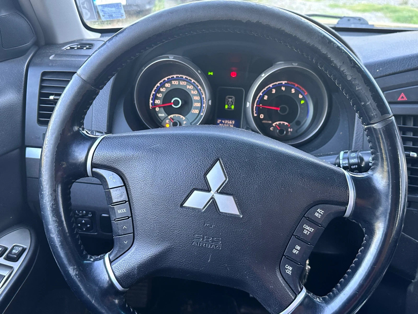 Mitsubishi Pajero 3.2 - изображение 7