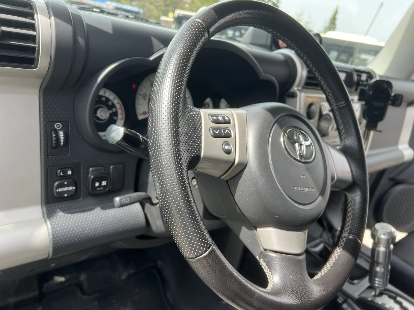 Toyota Fj cruiser 4.0i V6, снимка 8 - Автомобили и джипове - 54230147
