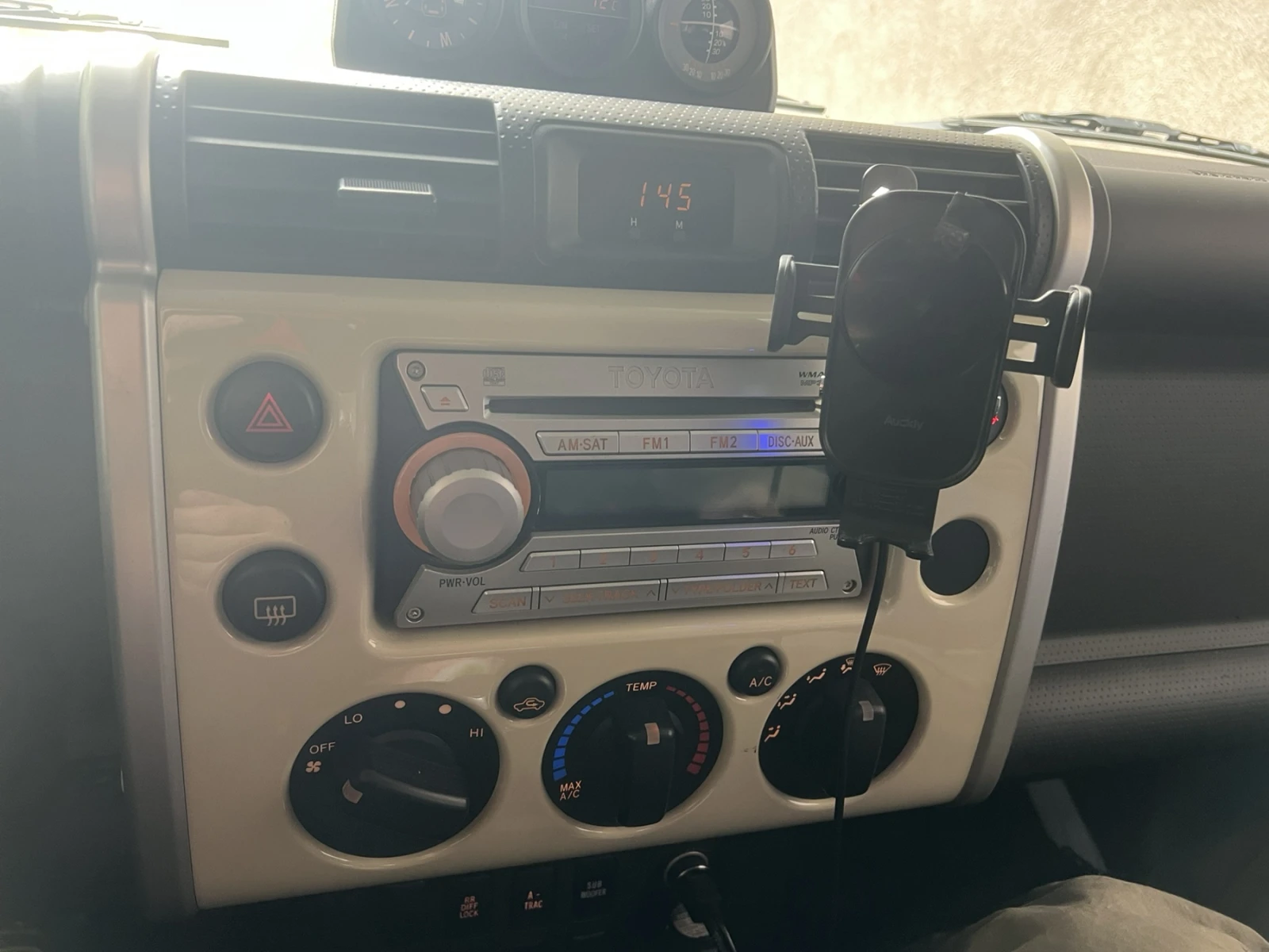 Toyota Fj cruiser 4.0i V6, снимка 16 - Автомобили и джипове - 54230147