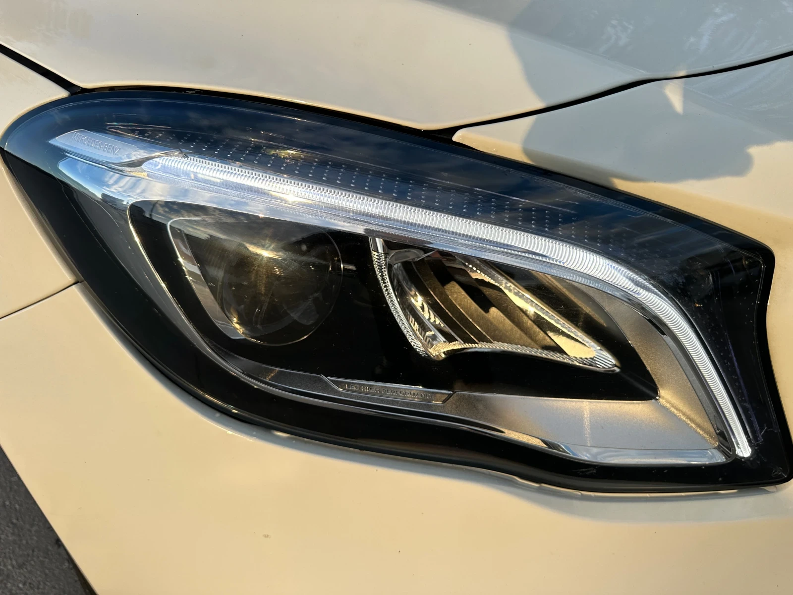 Mercedes-Benz GLA 220 AMG line Whiteart Limited Edition 4x4, снимка 5 - Автомобили и джипове - 55082933