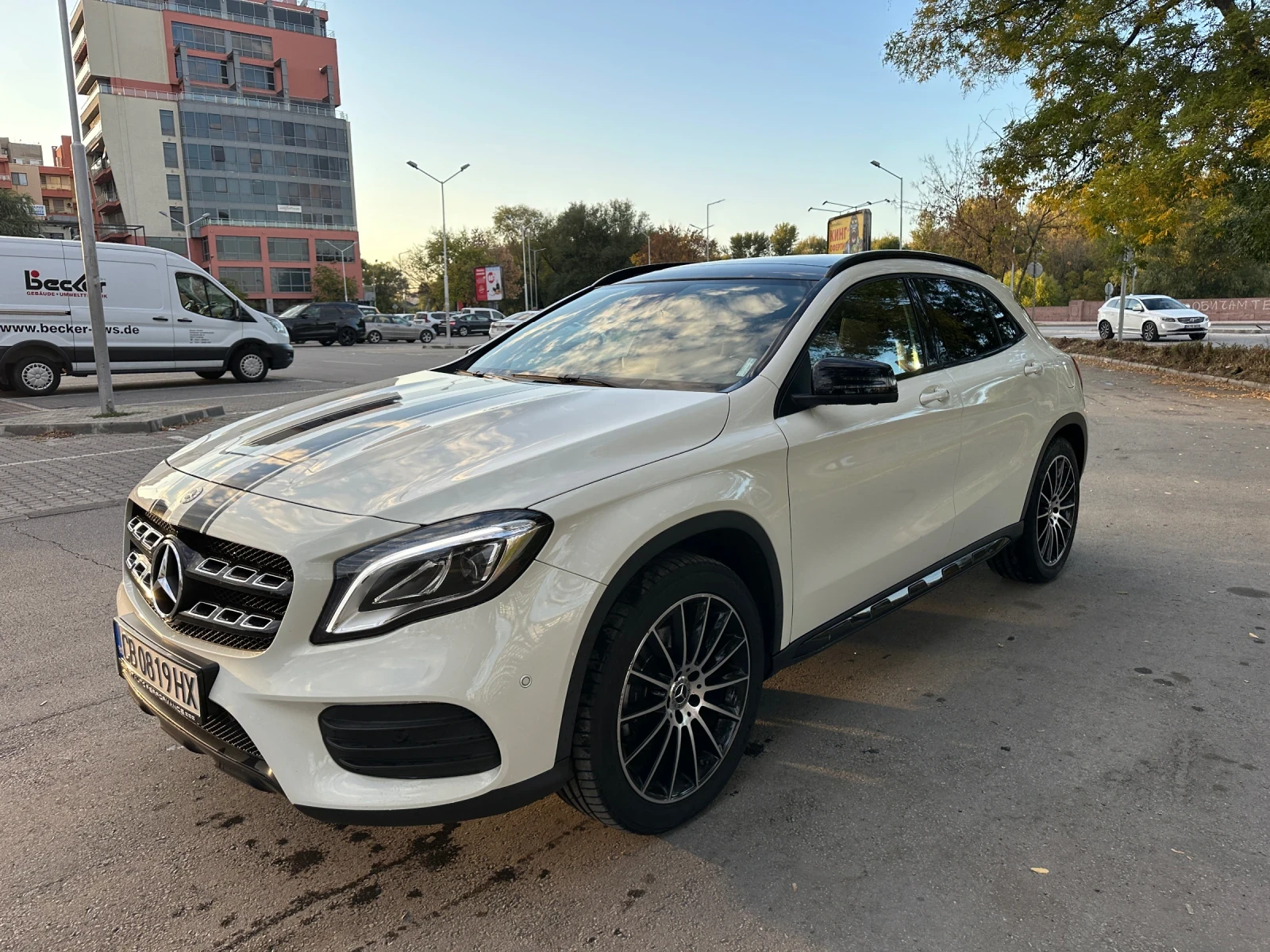 Mercedes-Benz GLA 220 AMG line Whiteart Limited Edition 4x4, снимка 4 - Автомобили и джипове - 55082933