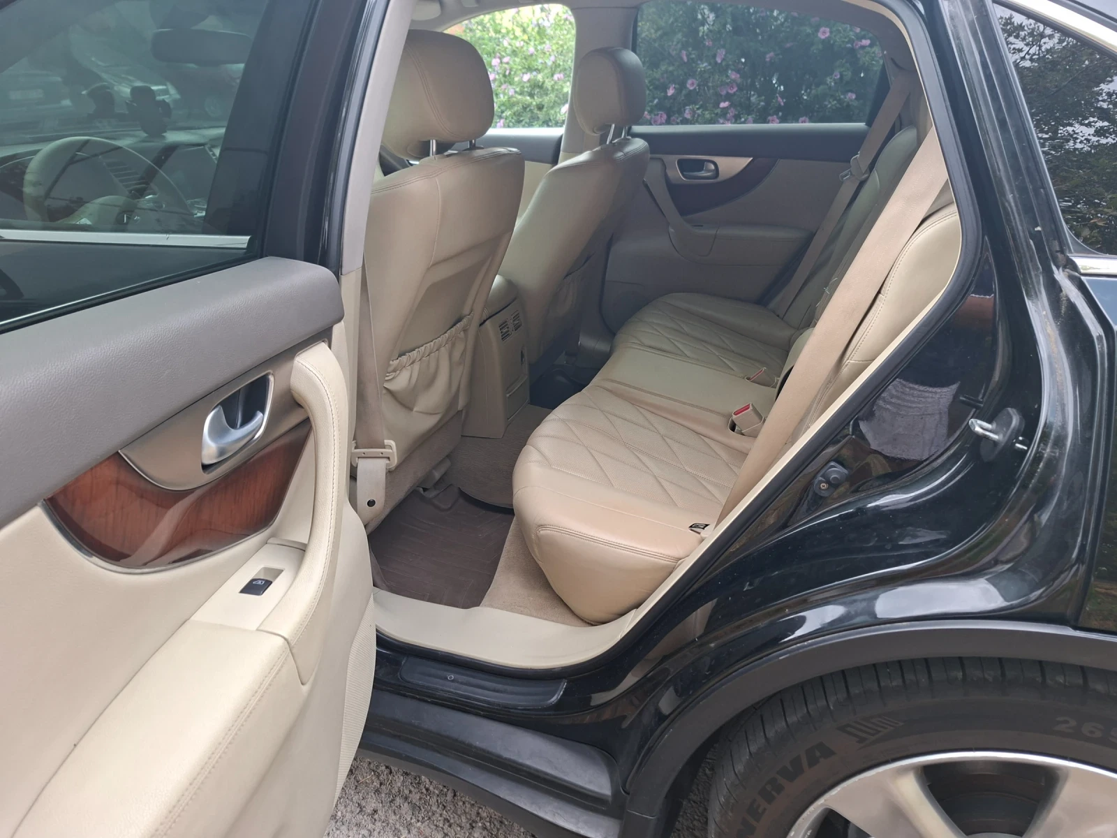 Infiniti Fx 30 Дистроник/lane Assist/Камера360/Обдухване, снимка 14 - Автомобили и джипове - 55800864