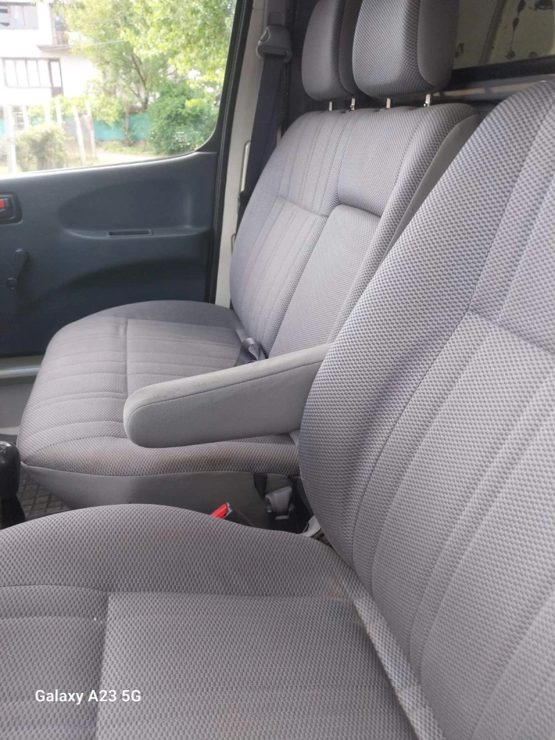 Toyota Hiace 2.5, снимка 4 - Бусове и автобуси - 52682135