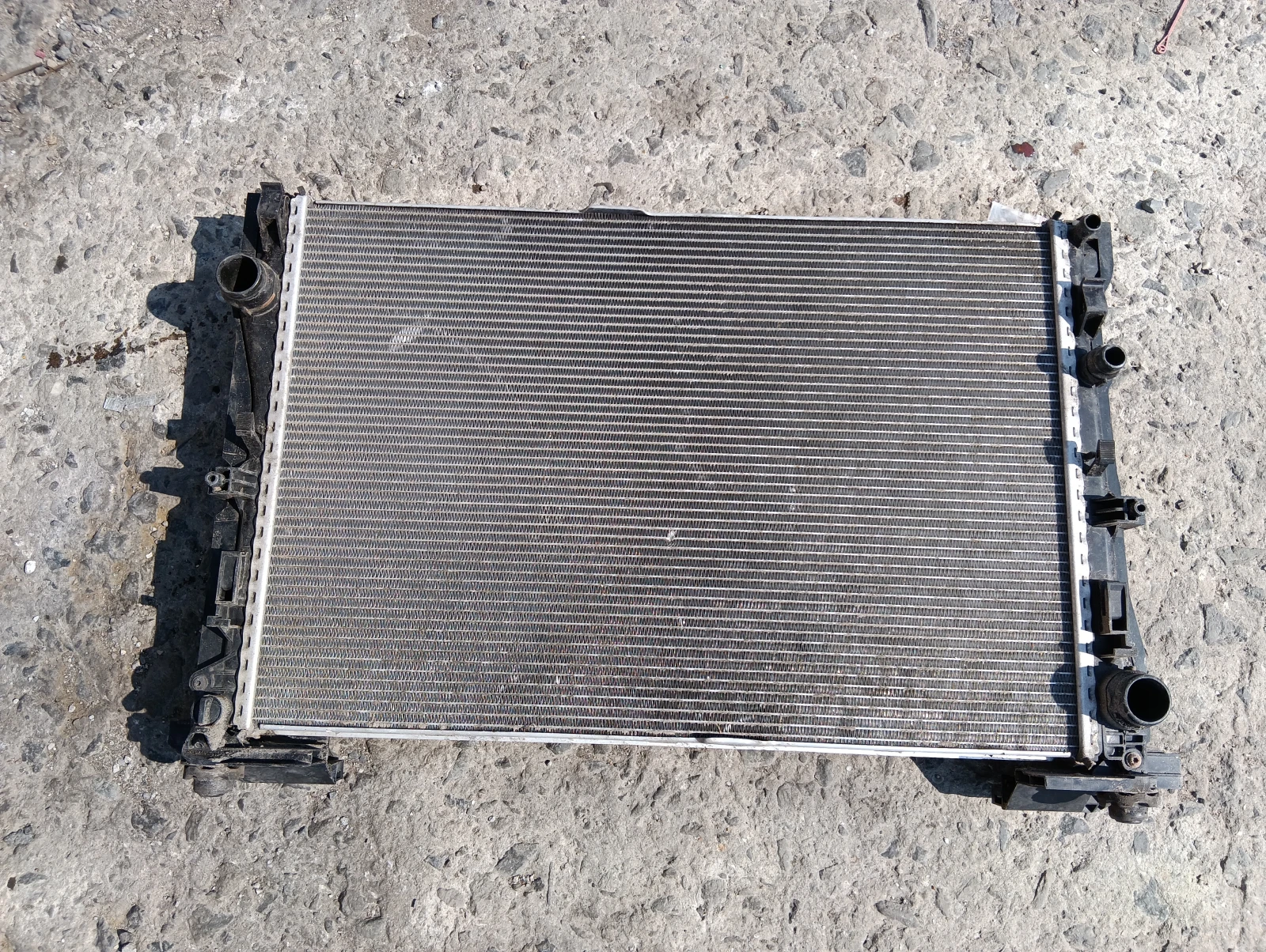 радиатор воден A0995007303 Mercedes E 200