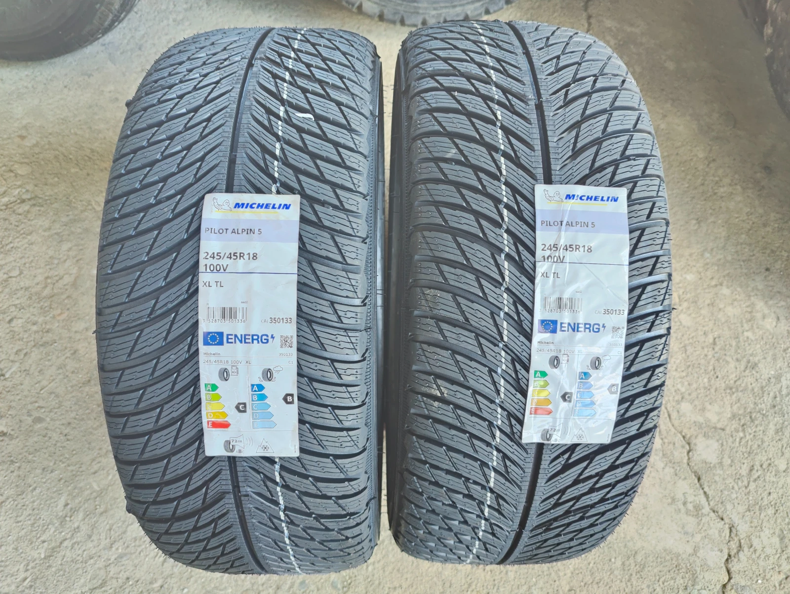Гуми Зимни 245/45R18, снимка 4 - Гуми и джанти - 56058386