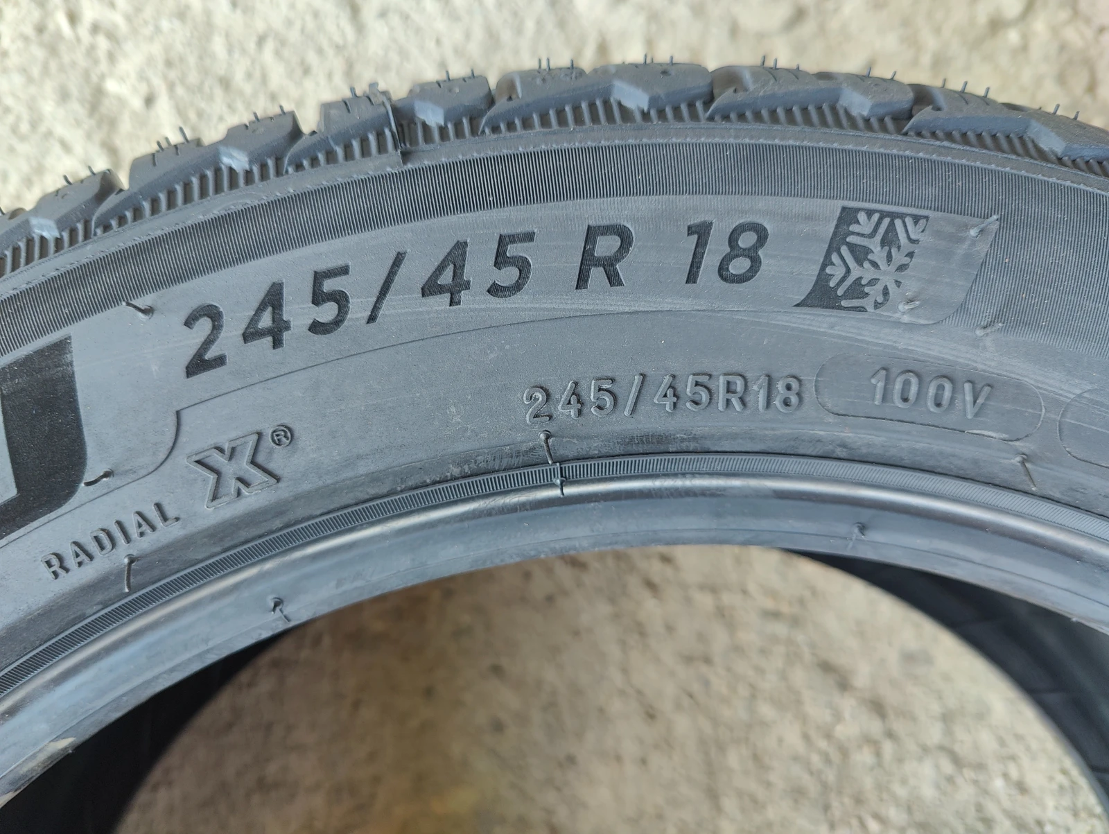 Гуми Зимни 245/45R18, снимка 10 - Гуми и джанти - 56058386
