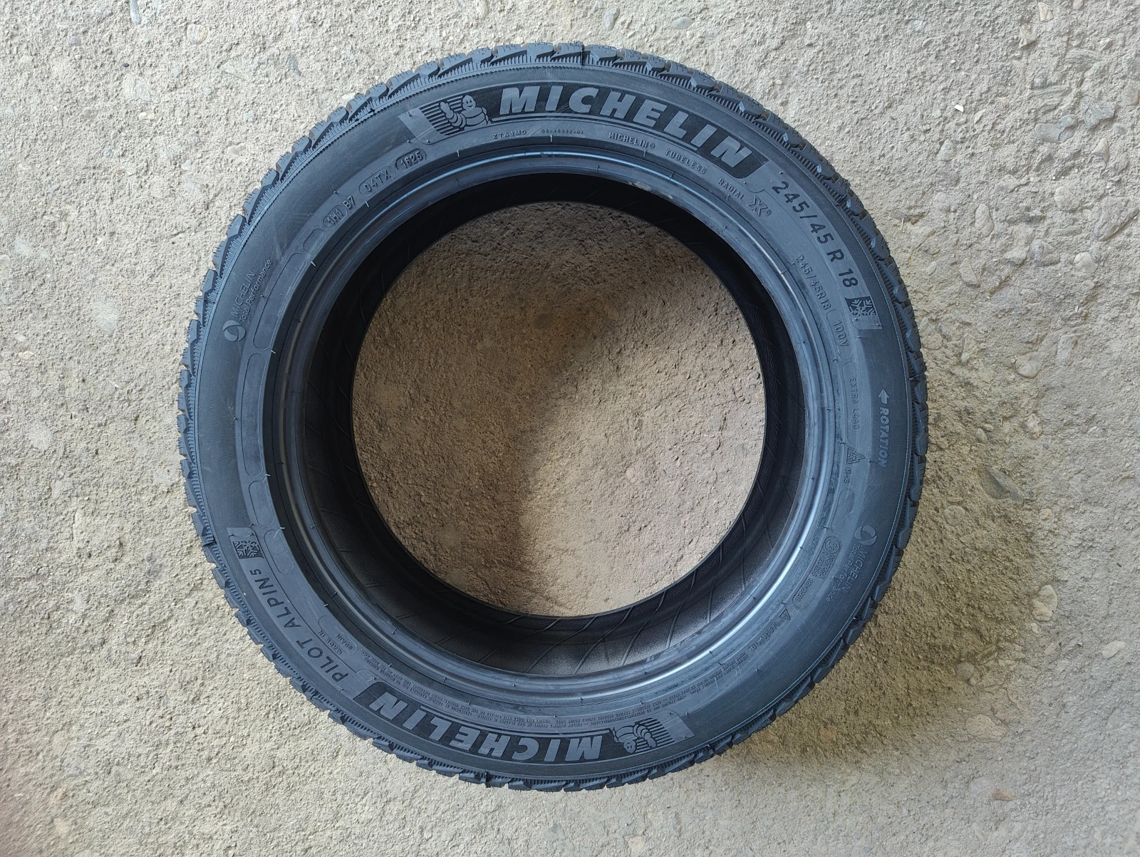 Гуми Зимни 245/45R18, снимка 7 - Гуми и джанти - 56058386