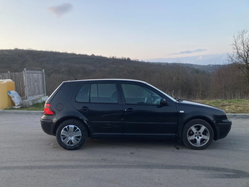 VW Golf, снимка 2 - Автомобили и джипове - 48923364