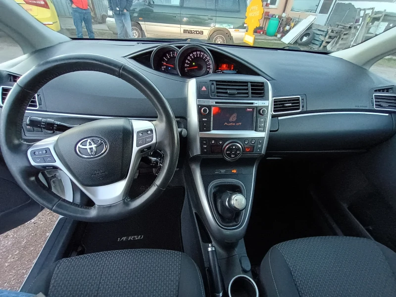 Toyota Verso 2.0, снимка 12 - Автомобили и джипове - 49577467