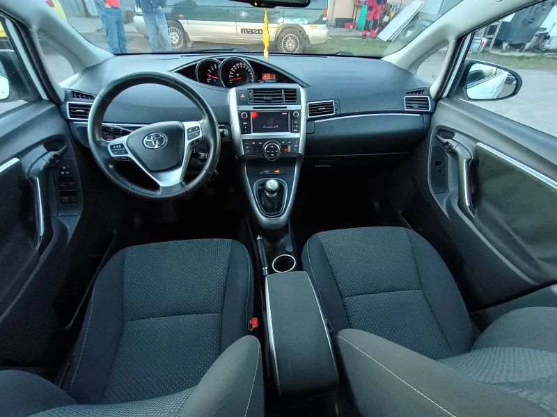 Toyota Verso 2.0, снимка 11 - Автомобили и джипове - 49577467