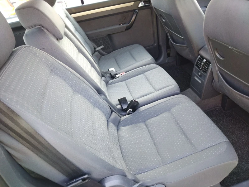 VW Touran 1.9TDI, 7 места, темпомат, 6 скорости , снимка 11 - Автомобили и джипове - 52426057