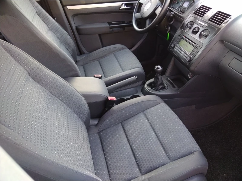 VW Touran 1.9TDI, 7 места, темпомат, 6 скорости , снимка 10 - Автомобили и джипове - 52426057