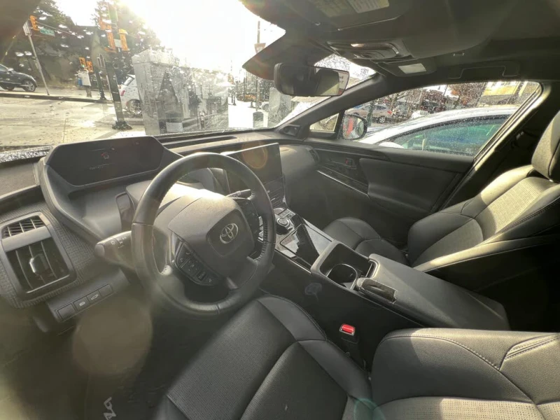 Toyota bZ4X XLE AWD* ПОДГРЕВ* ОБДУХВАНЕ* ПАНОРАМА* КЕЙЛЕС, снимка 4 - Автомобили и джипове - 53091043