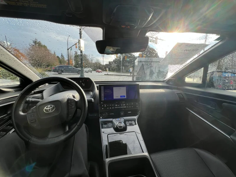 Toyota bZ4X XLE AWD* ПОДГРЕВ* ОБДУХВАНЕ* ПАНОРАМА* КЕЙЛЕС, снимка 5 - Автомобили и джипове - 53091043