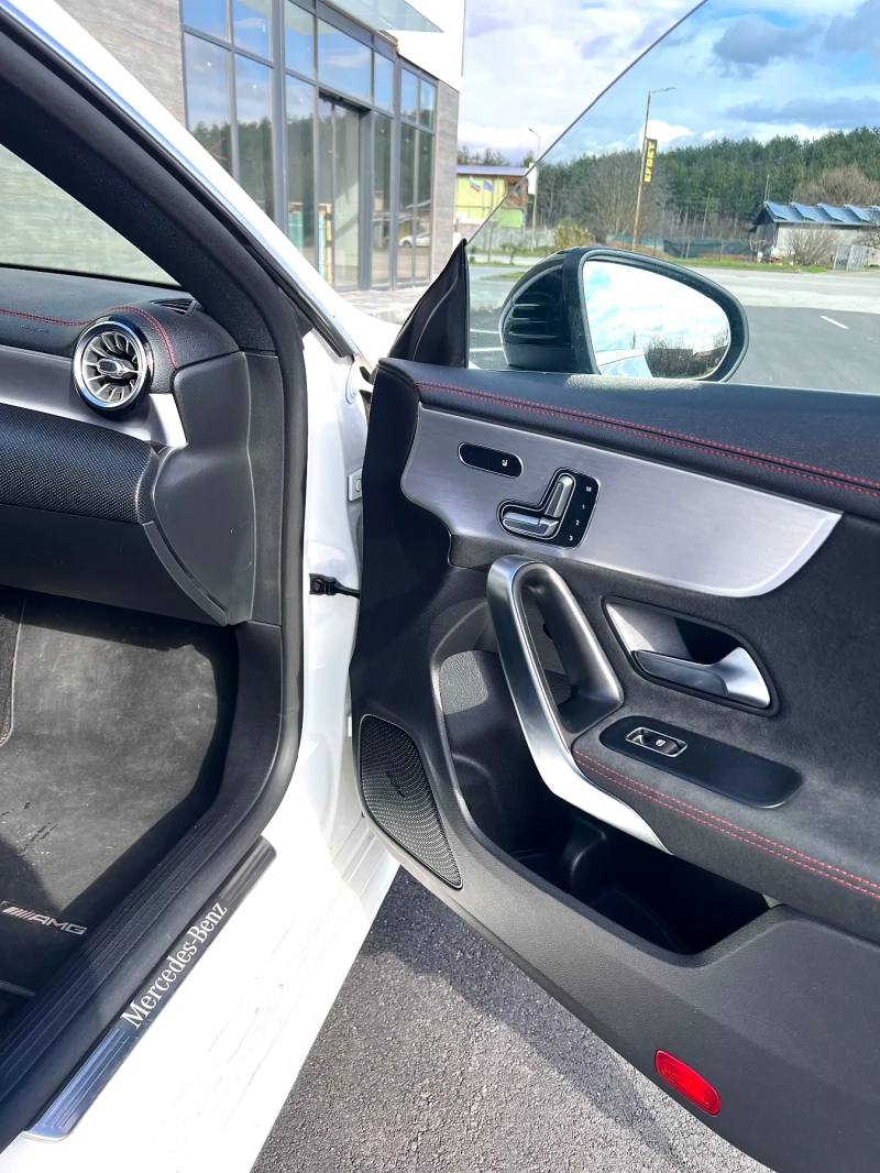 Mercedes-Benz CLA 200, снимка 17 - Автомобили и джипове - 53585100