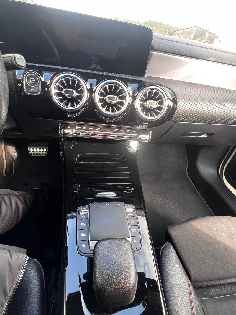 Mercedes-Benz CLA 200, снимка 14 - Автомобили и джипове - 53585100