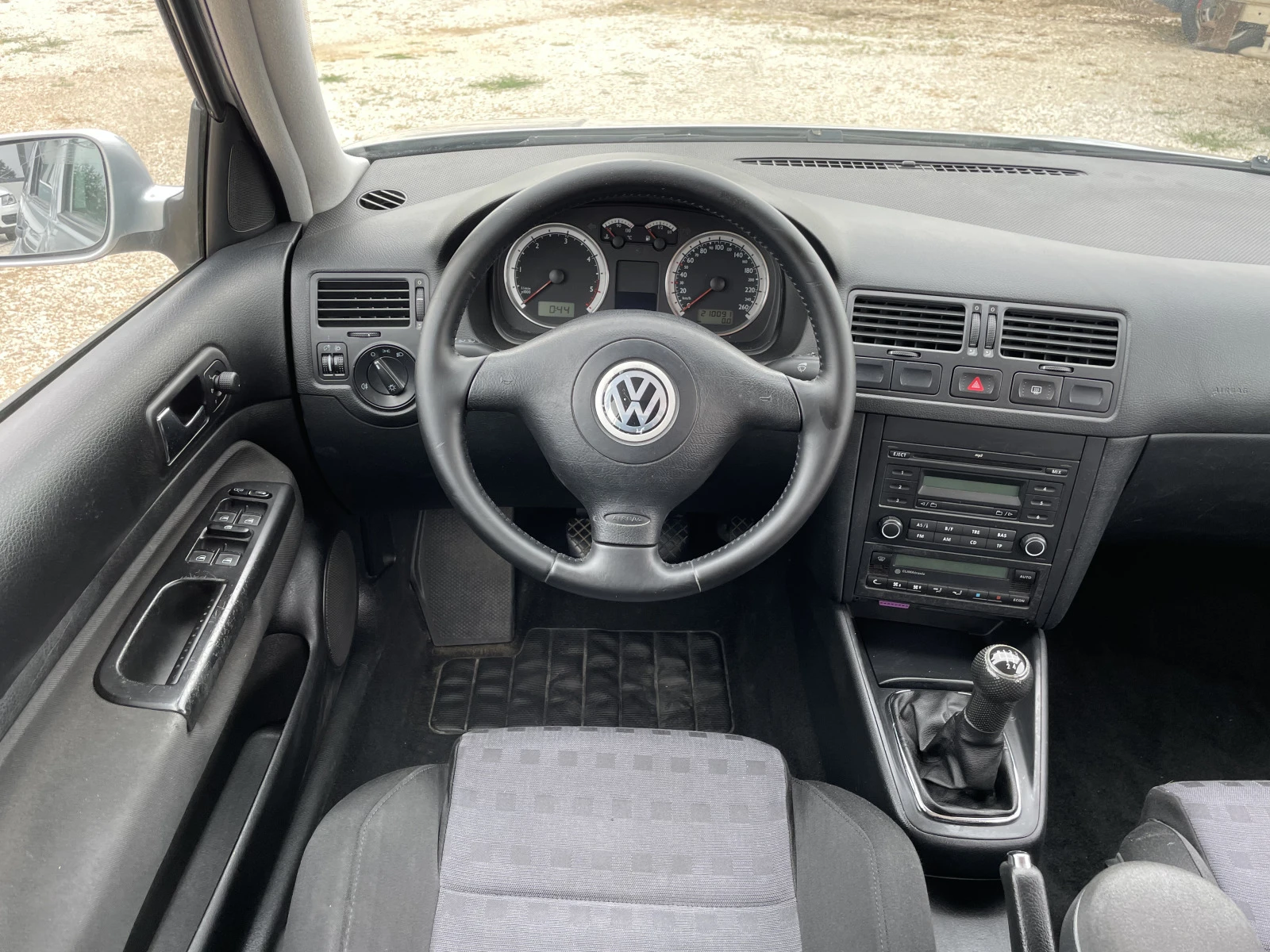 VW Golf 1, 9TDI-101кс-GL-КЛИМАТРОНИК-2006г. | Mobile.bg — изображение 17