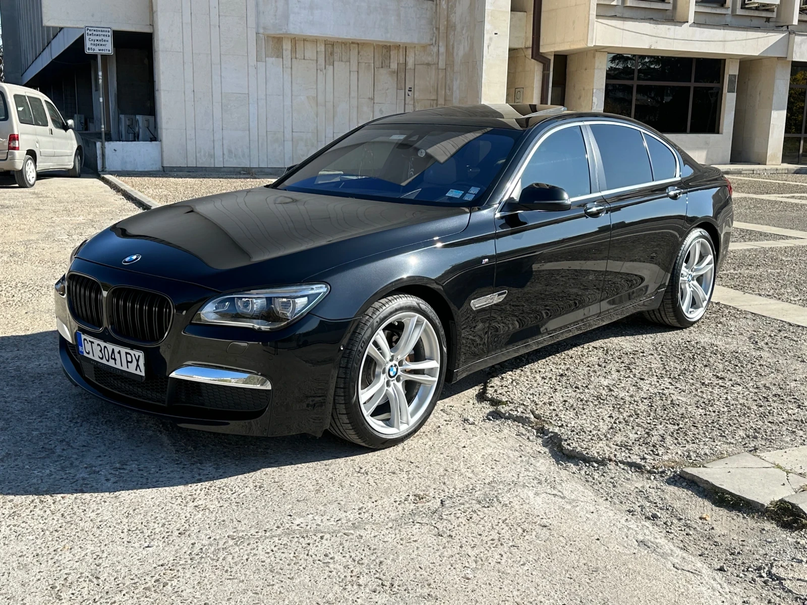 BMW 740 M xDrive / 360 / LED / Harman Kardon/ Soft Close - изображение 3