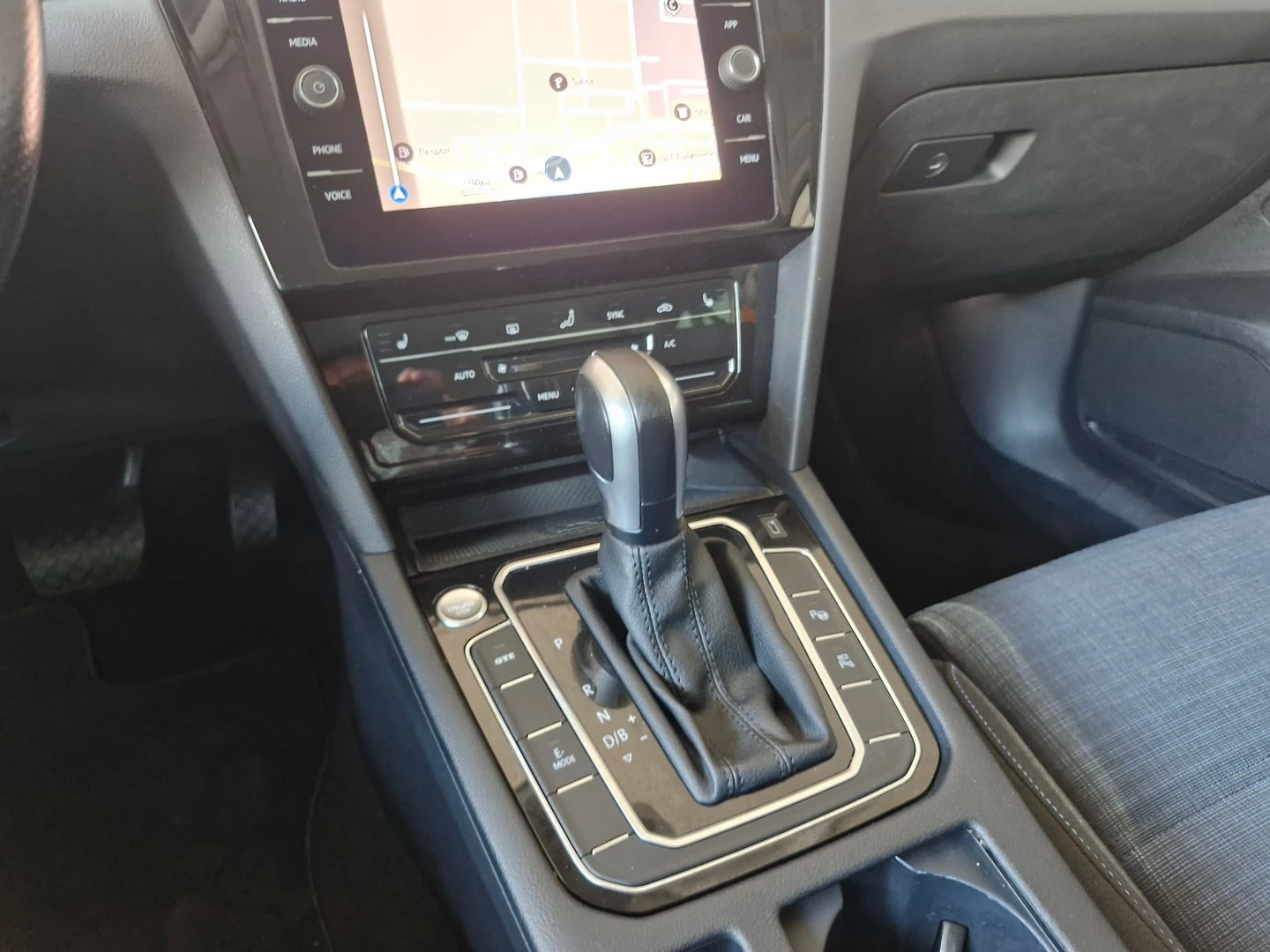 VW Passat VW Passat Var GTE Plug-In-Hybrid 1.4 TSI | Mobile.bg   7