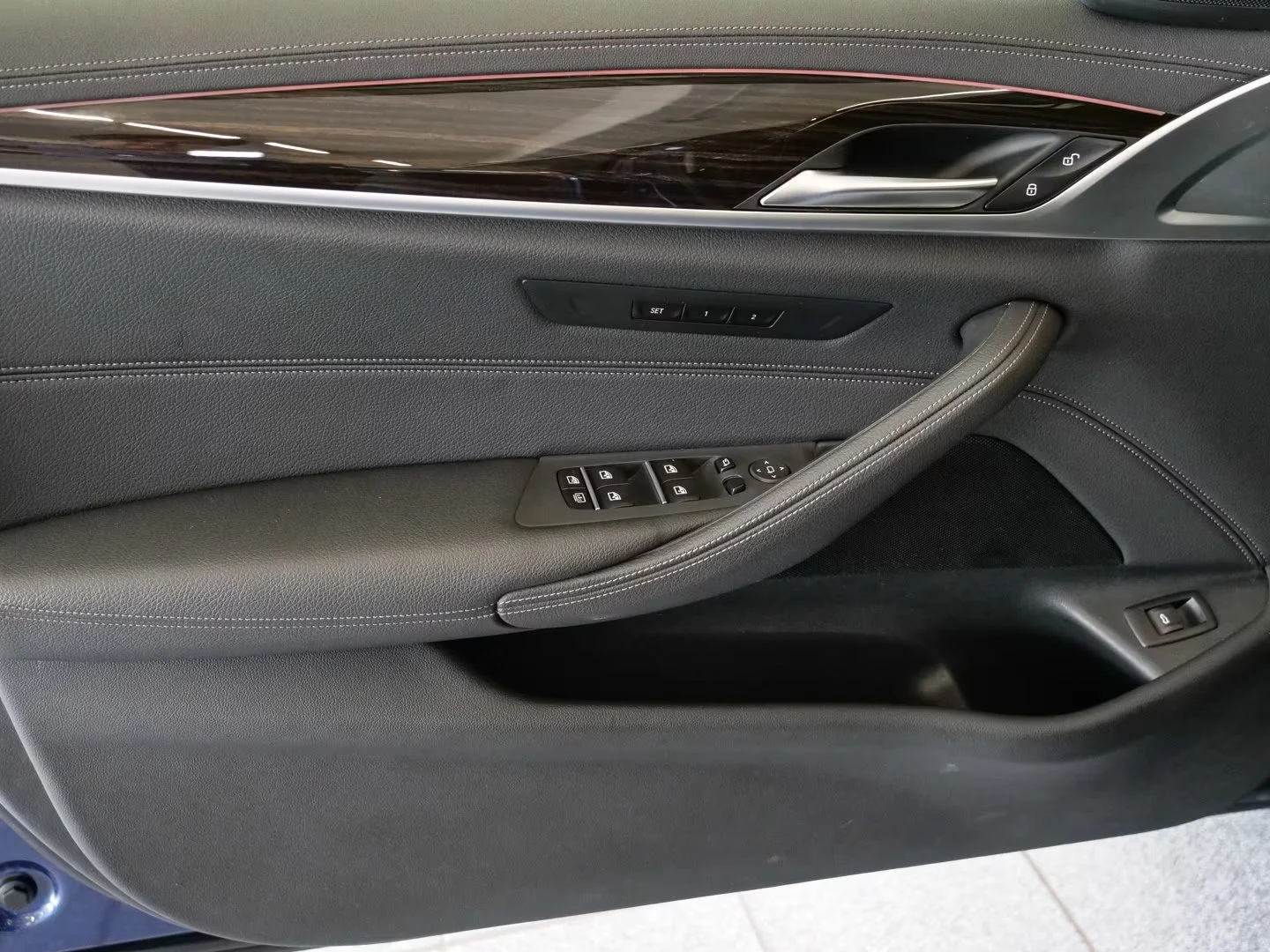 BMW 540 LUXURY/340HP/LASER/MEMO/HUD/AHK/CAM/NAVI/274g | Mobile.bg   12