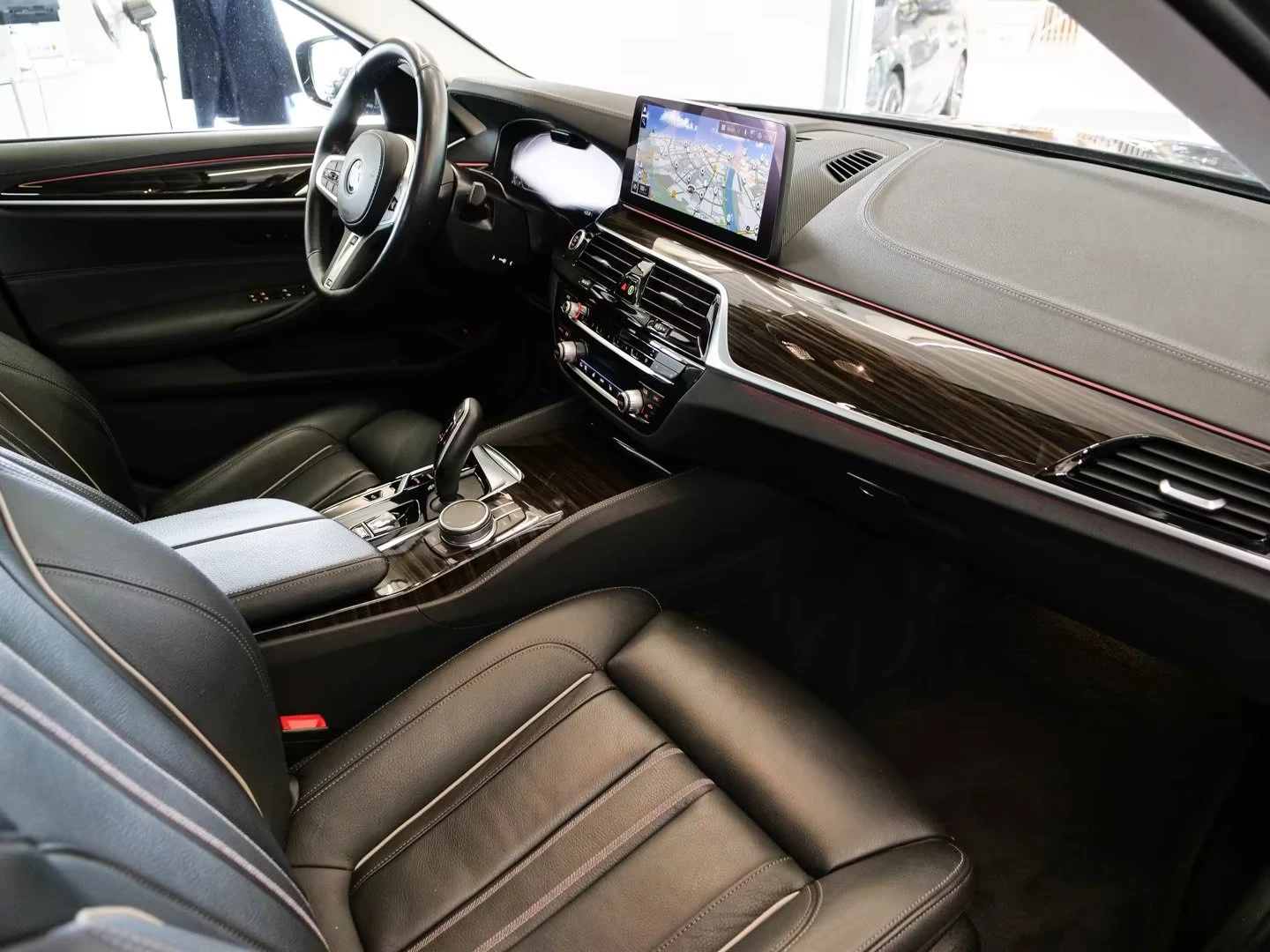 BMW 540 LUXURY/340HP/LASER/MEMO/HUD/AHK/CAM/NAVI/274g | Mobile.bg   14