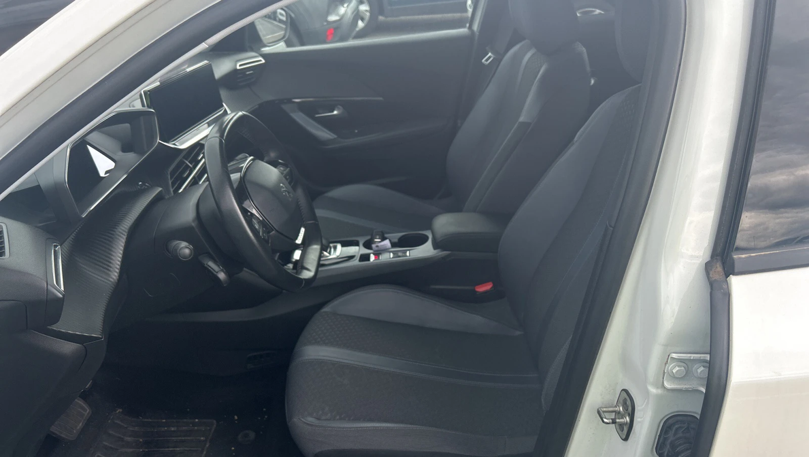 Peugeot 2008 ELECTRIC ALLURE 136 - изображение 6