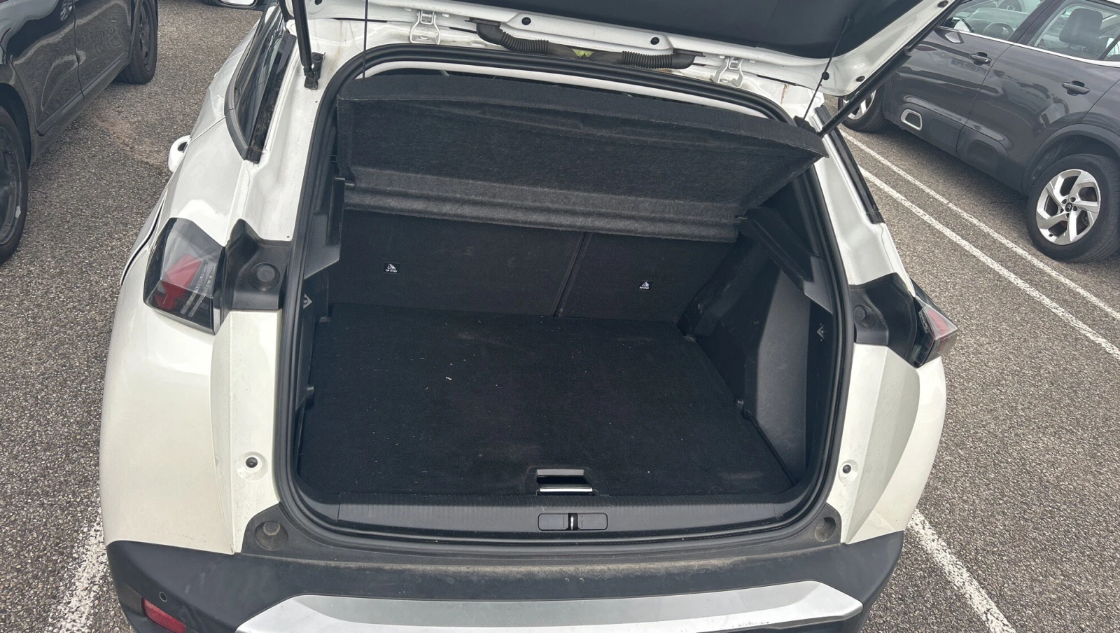 Peugeot 2008 ELECTRIC ALLURE 136 - изображение 8