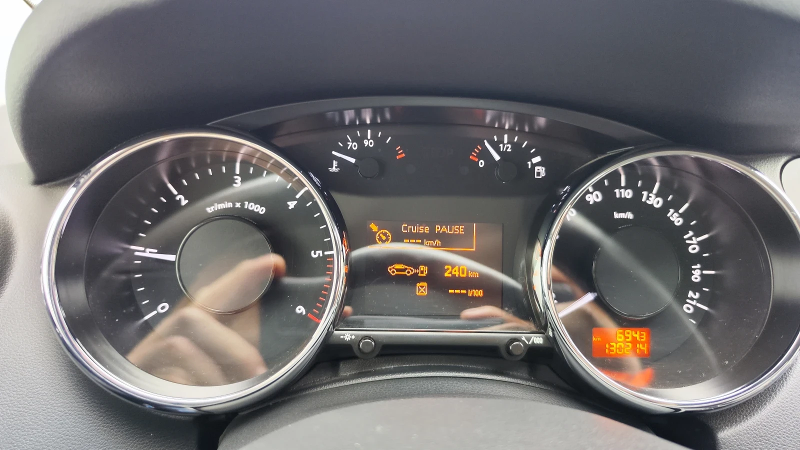 Peugeot 5008 1.6 HDI , снимка 13 - Автомобили и джипове - 53754776