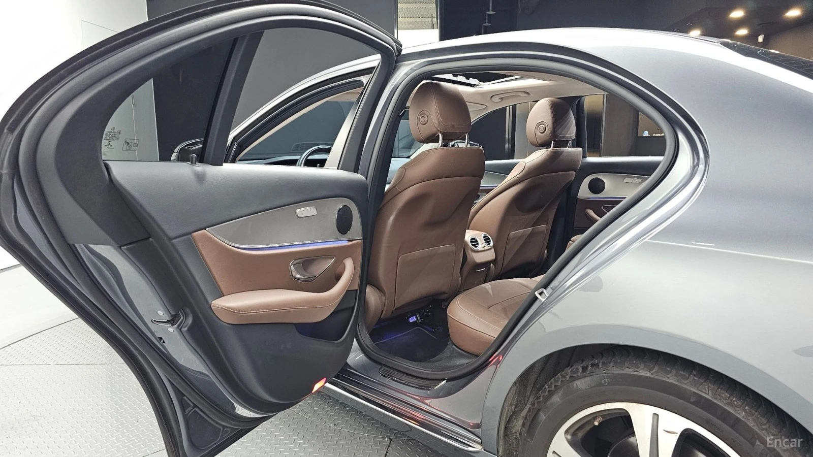 Mercedes-Benz E 300 Avangarde* КОЖА* НАВИ* ПАНО* КАМЕРА, снимка 9 - Автомобили и джипове - 55466725