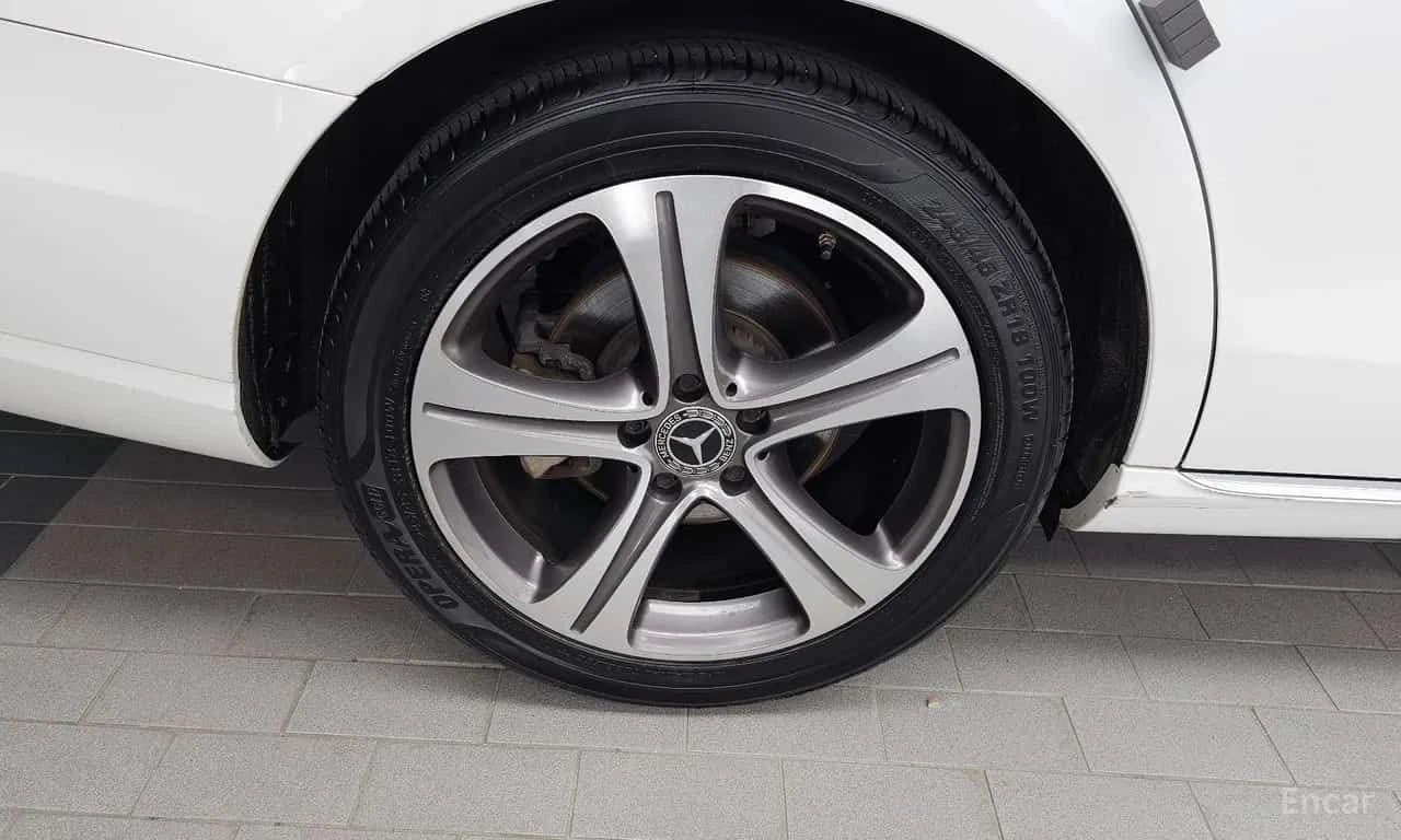 Mercedes-Benz E 300 * Avantgarde * КРАЙНА ЦЕНА ДО БЪЛГАРИЯ * , снимка 5 - Автомобили и джипове - 55570647