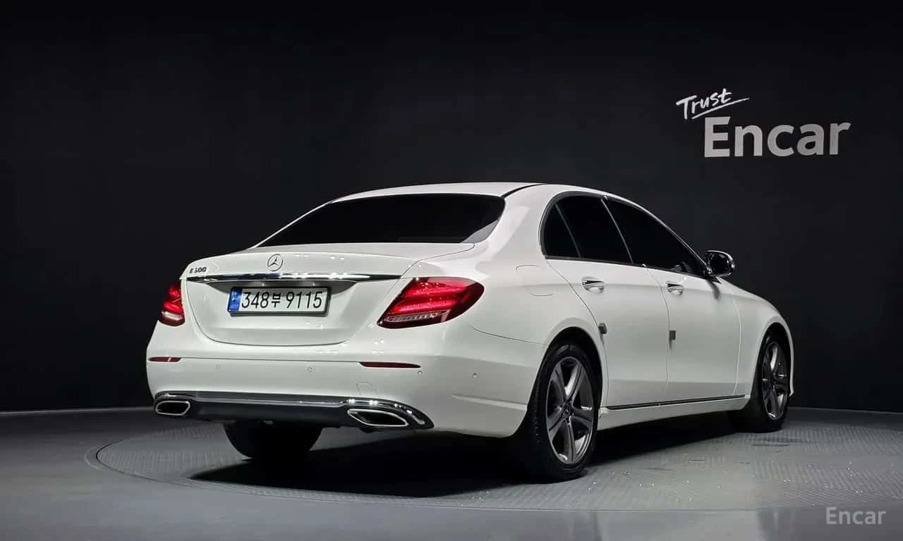 Mercedes-Benz E 300 * Avantgarde * КРАЙНА ЦЕНА ДО БЪЛГАРИЯ * , снимка 2 - Автомобили и джипове - 55570647