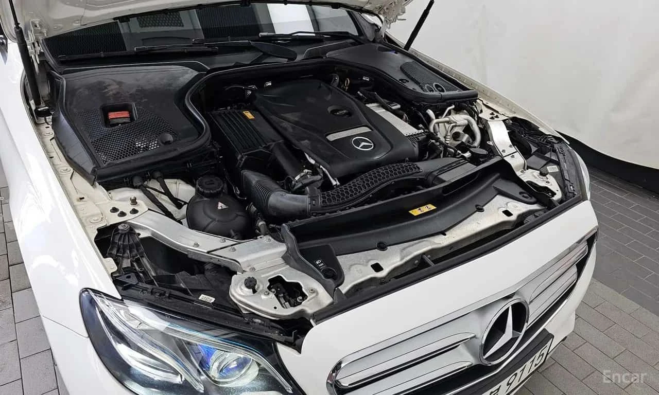 Mercedes-Benz E 300 * Avantgarde * КРАЙНА ЦЕНА ДО БЪЛГАРИЯ * , снимка 6 - Автомобили и джипове - 55570647