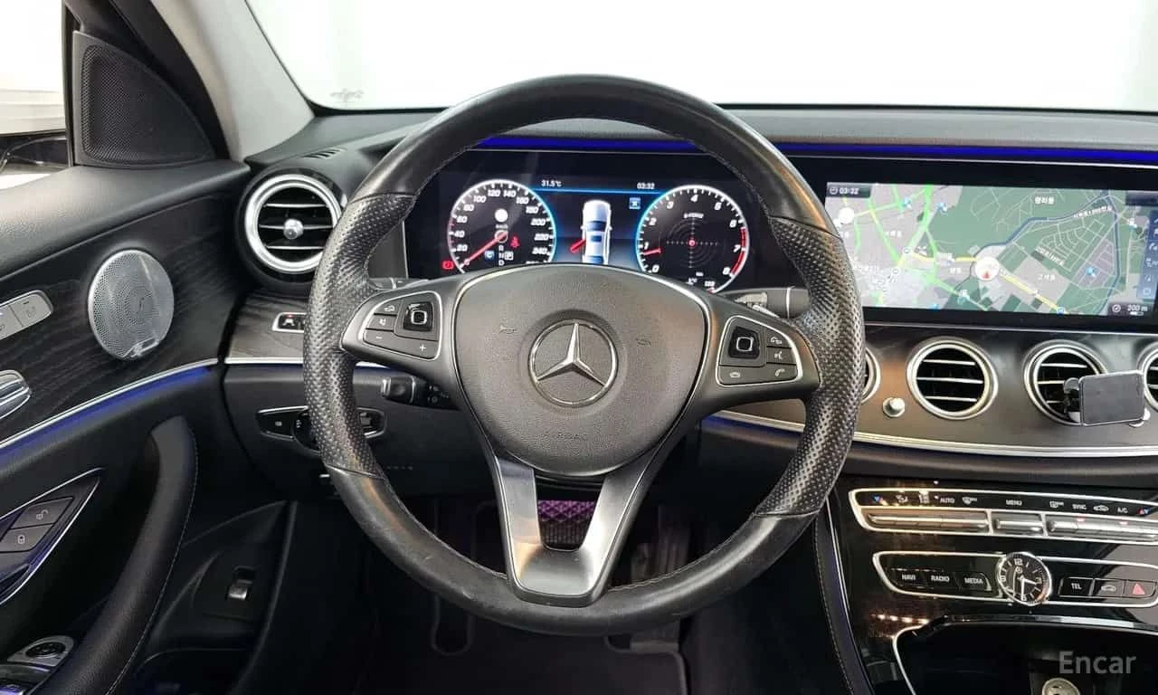 Mercedes-Benz E 300 * Avantgarde * КРАЙНА ЦЕНА ДО БЪЛГАРИЯ * , снимка 13 - Автомобили и джипове - 55570647