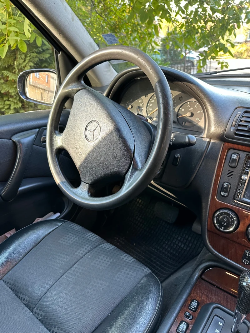 Mercedes-Benz ML 270, снимка 4 - Автомобили и джипове - 48180922