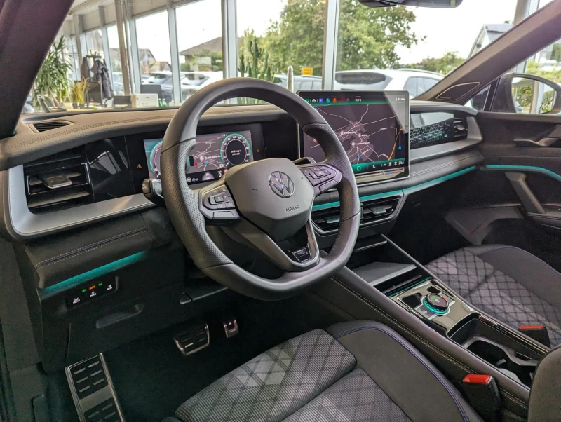 VW Tayron 2.0TDI* 4M* R-LINE* H/K* 360 CAM* DISTR* HUD* PANO, снимка 9 - Автомобили и джипове - 52120548