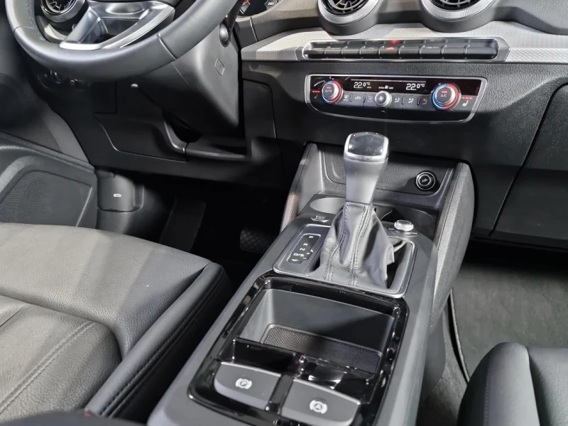 Audi Q2 40TFSI* QUATTRO* LED* DISTR* KEYLESS* , снимка 8 - Автомобили и джипове - 52708385