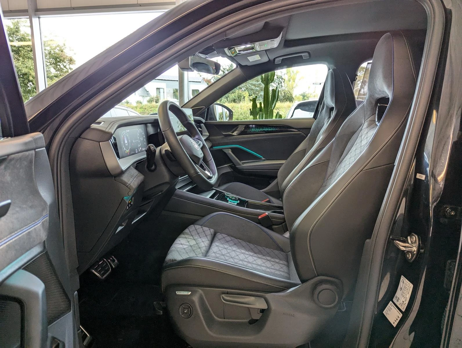 VW Tayron 2.0TDI* 4M* R-LINE* H/K* 360 CAM* DISTR* HUD* PANO - изображение 7