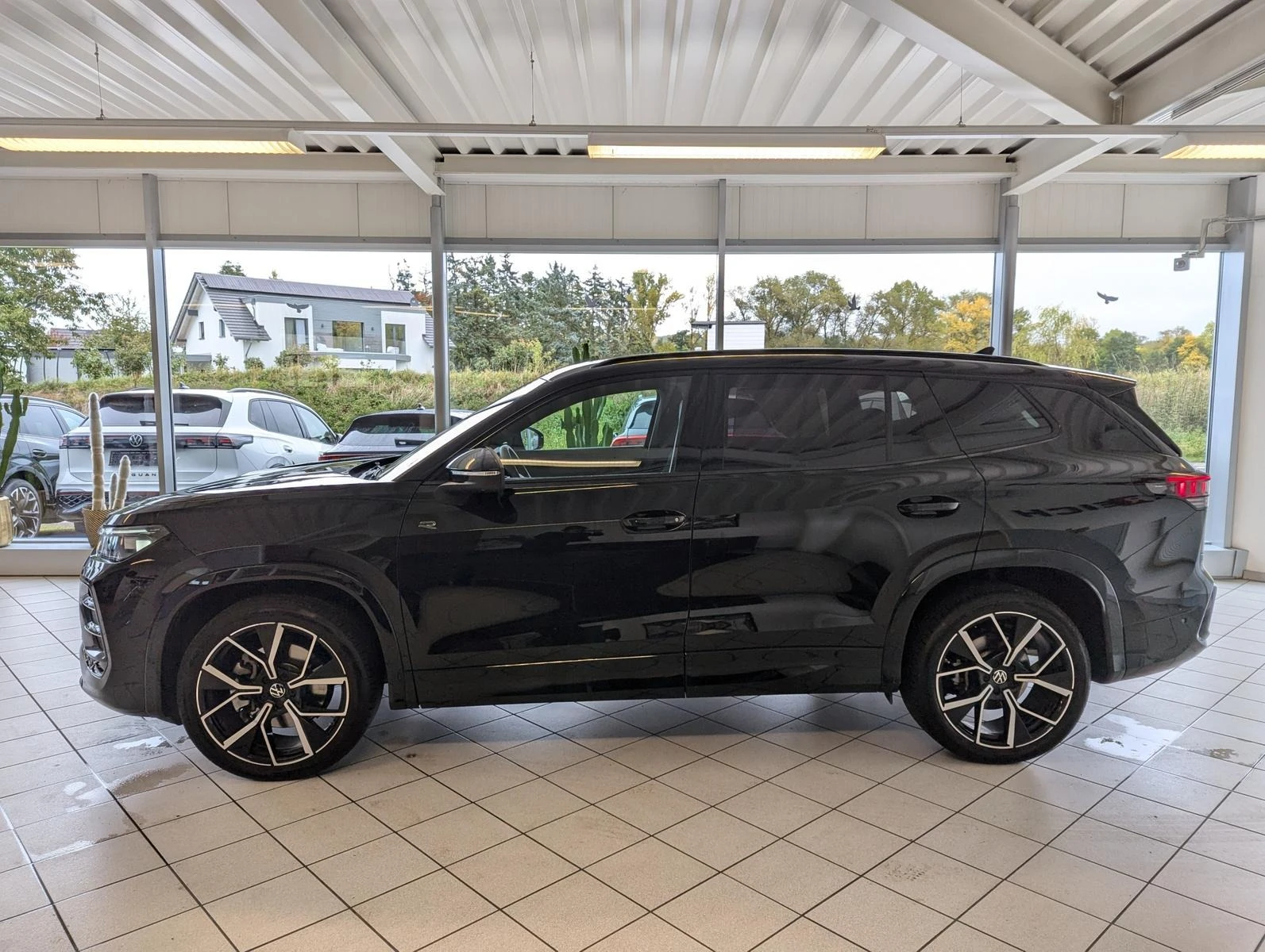 VW Tayron 2.0TDI* 4M* R-LINE* H/K* 360 CAM* DISTR* HUD* PANO - изображение 6