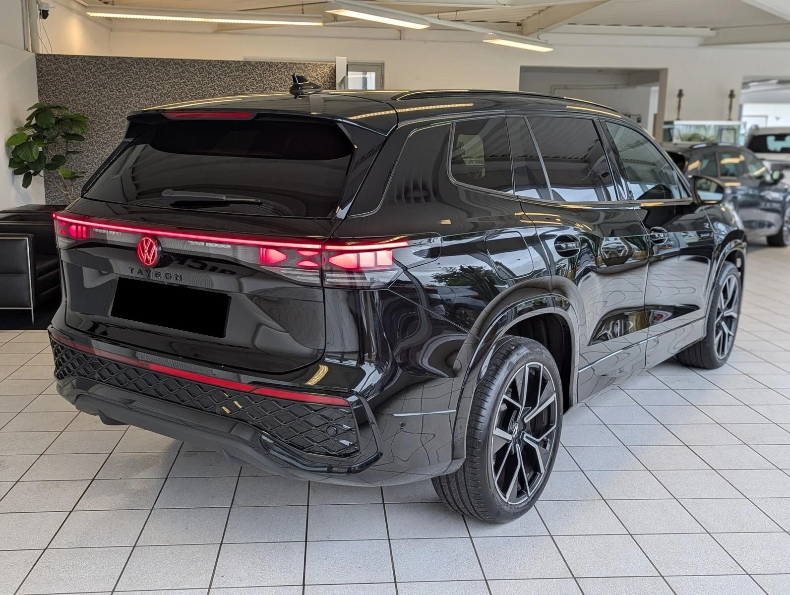 VW Tayron 2.0TDI* 4M* R-LINE* H/K* 360 CAM* DISTR* HUD* PANO - изображение 3