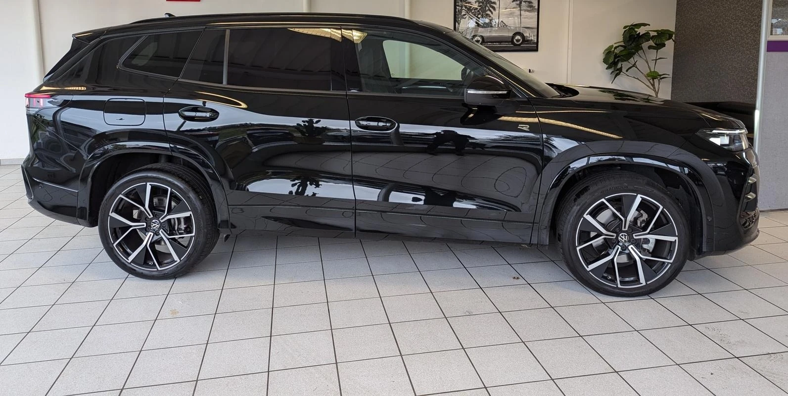 VW Tayron 2.0TDI* 4M* R-LINE* H/K* 360 CAM* DISTR* HUD* PANO - изображение 2